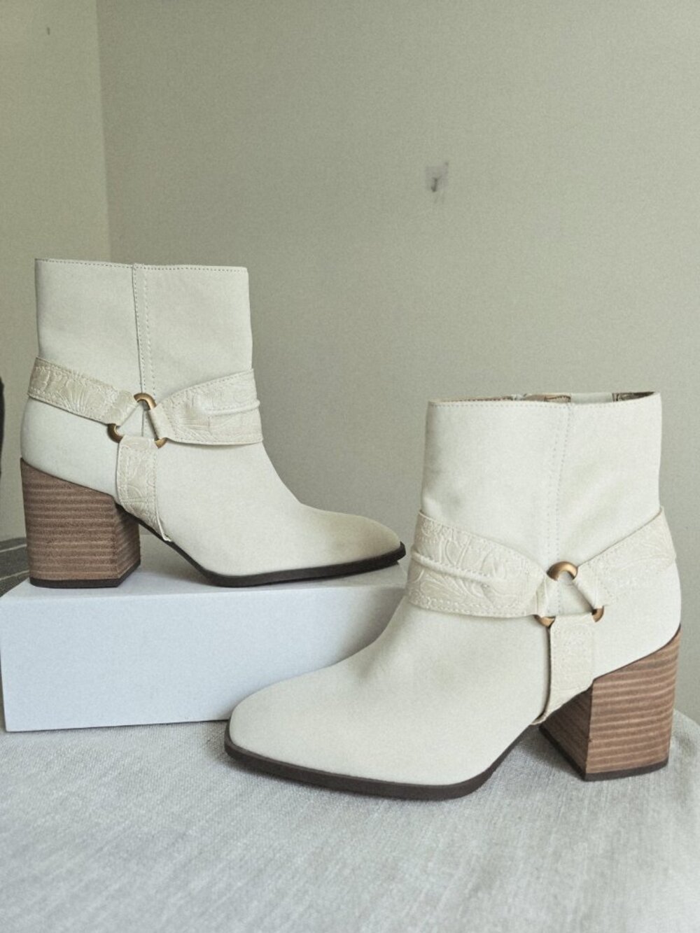 Vionic Carnelia Harness Ivory Cream Ankle Western Tooled Boots 8 Leather Booties